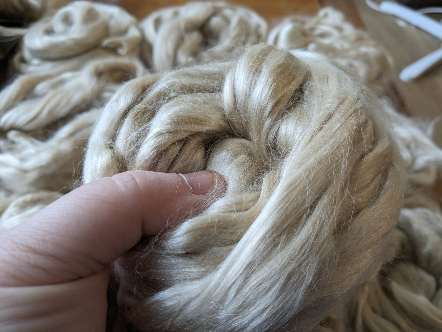 50g natural silk fibres - tussah silk broken top