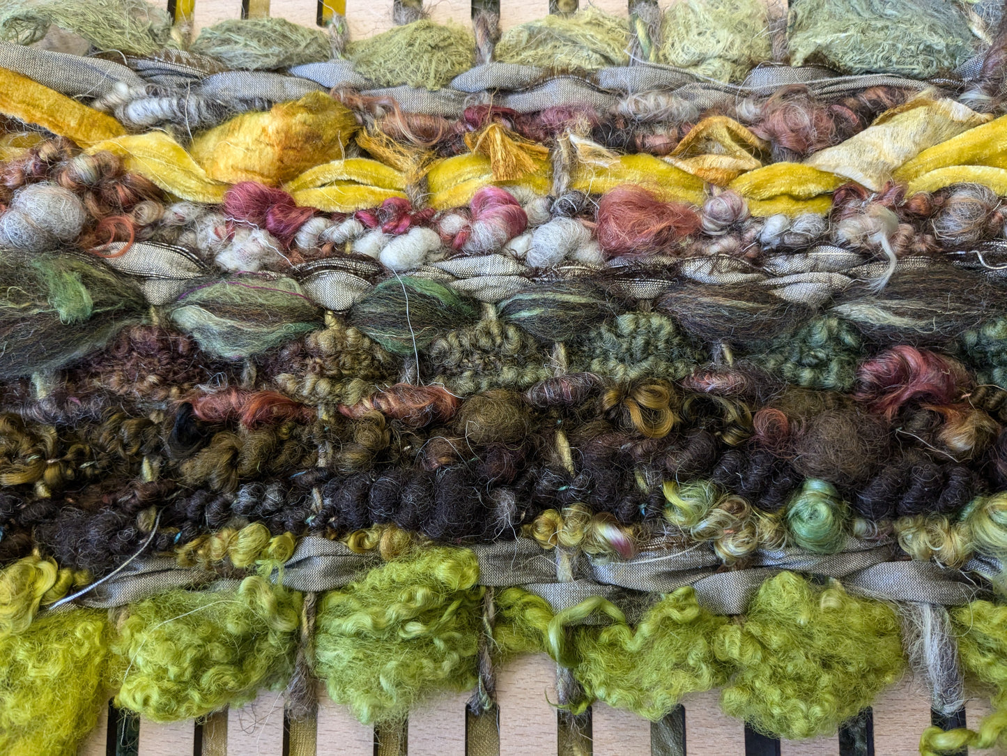 Moss, lichen and bark pack with basic weaving frame 02