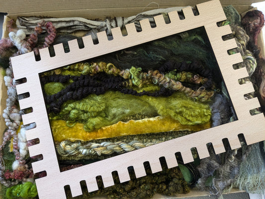 Moss, lichen and bark pack with basic weaving frame 02