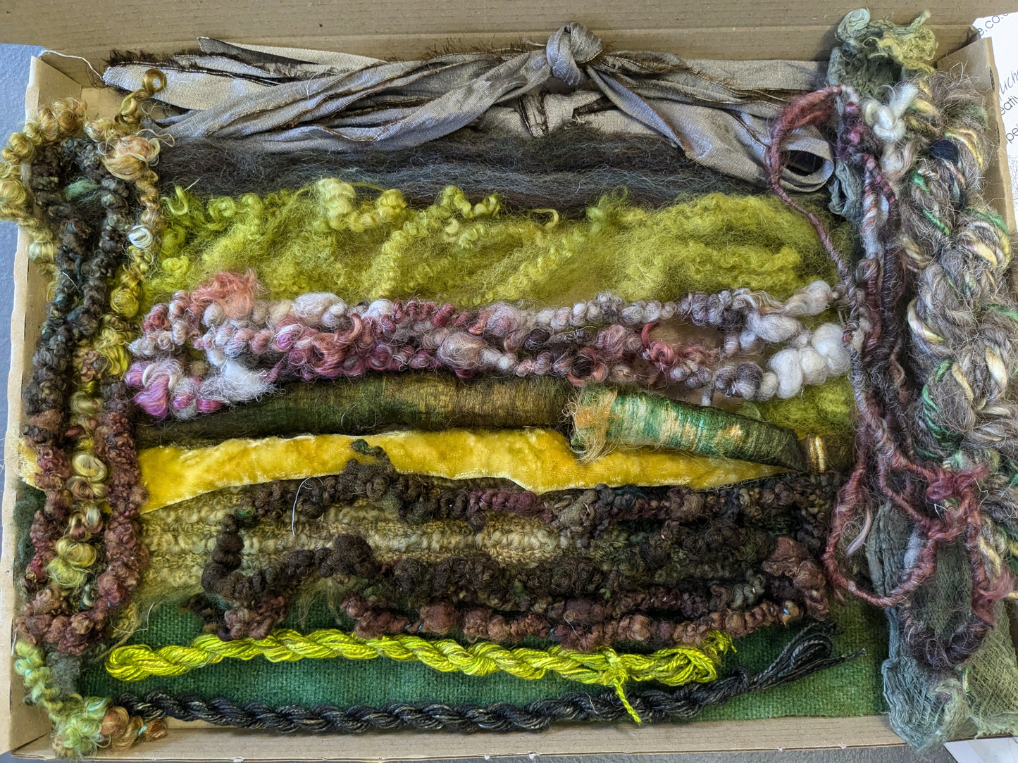 Moss, lichen and bark pack with basic weaving frame 08