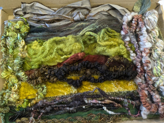 Moss, lichen and bark pack with basic weaving frame 10