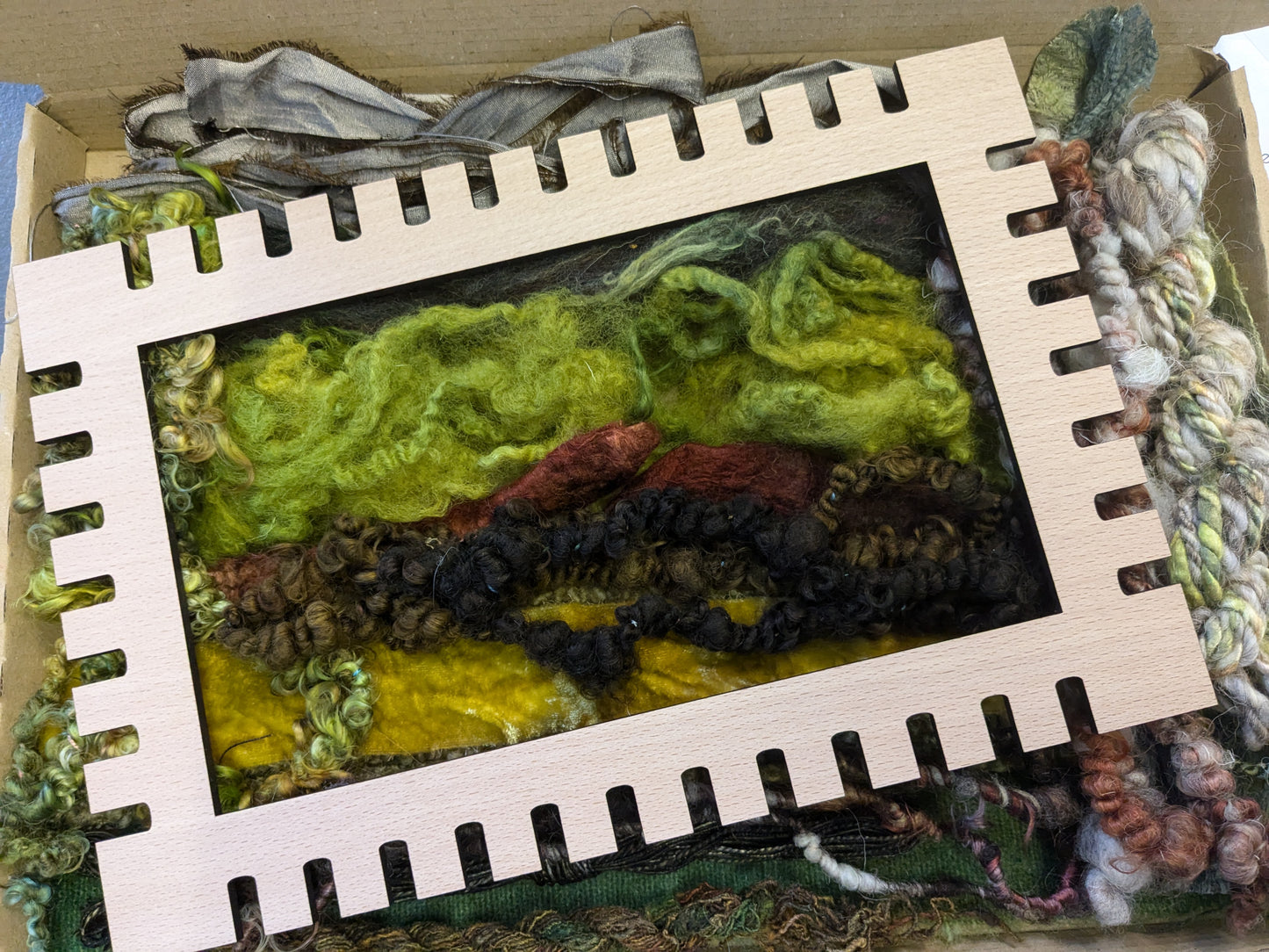 Moss, lichen and bark pack with basic weaving frame 10