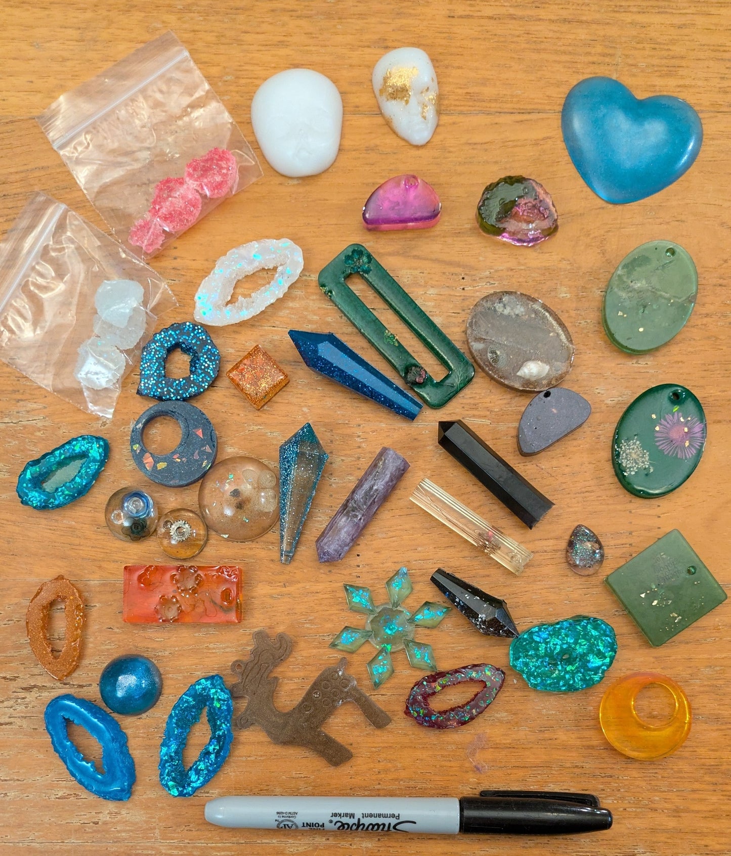 Hope is having a clear out of her resin experiments resin6