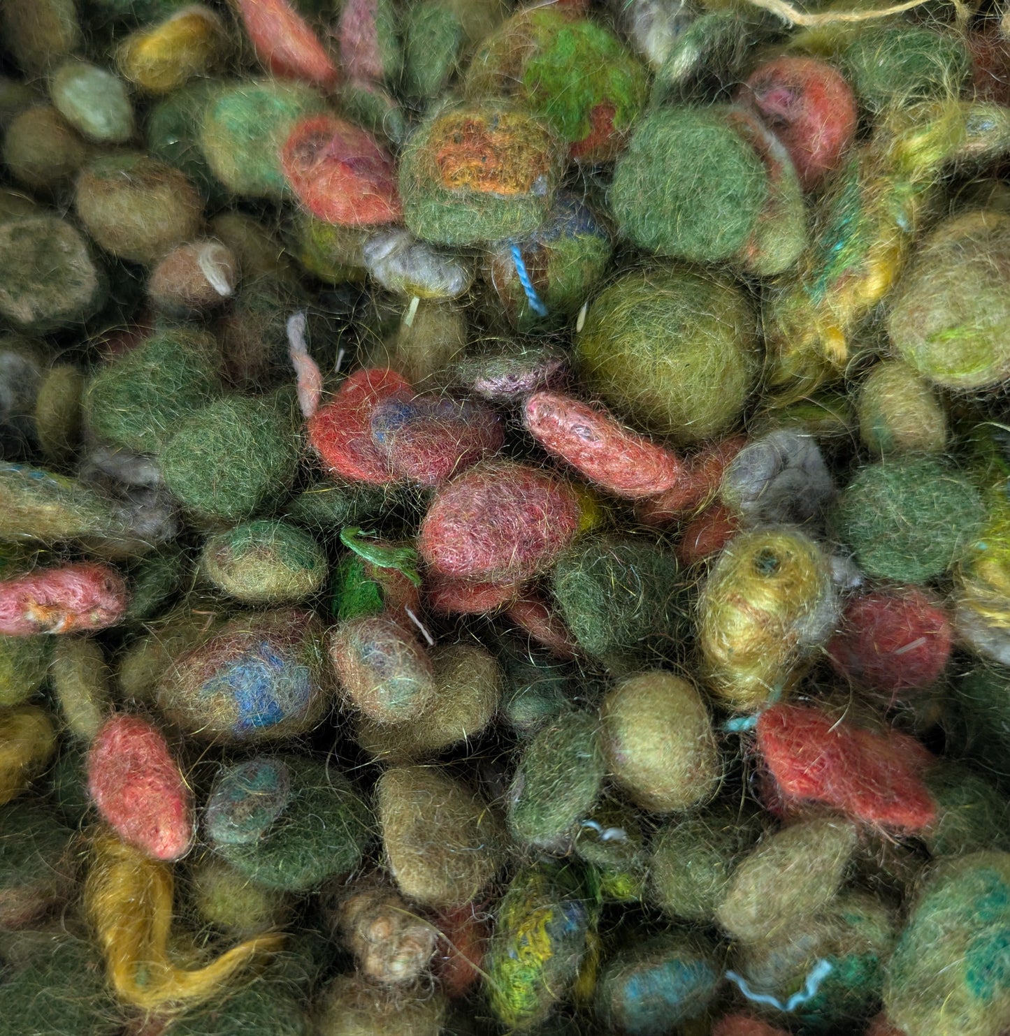 25g pebbles - mix of hand-dyed fibres made into little pebbles - pebs27