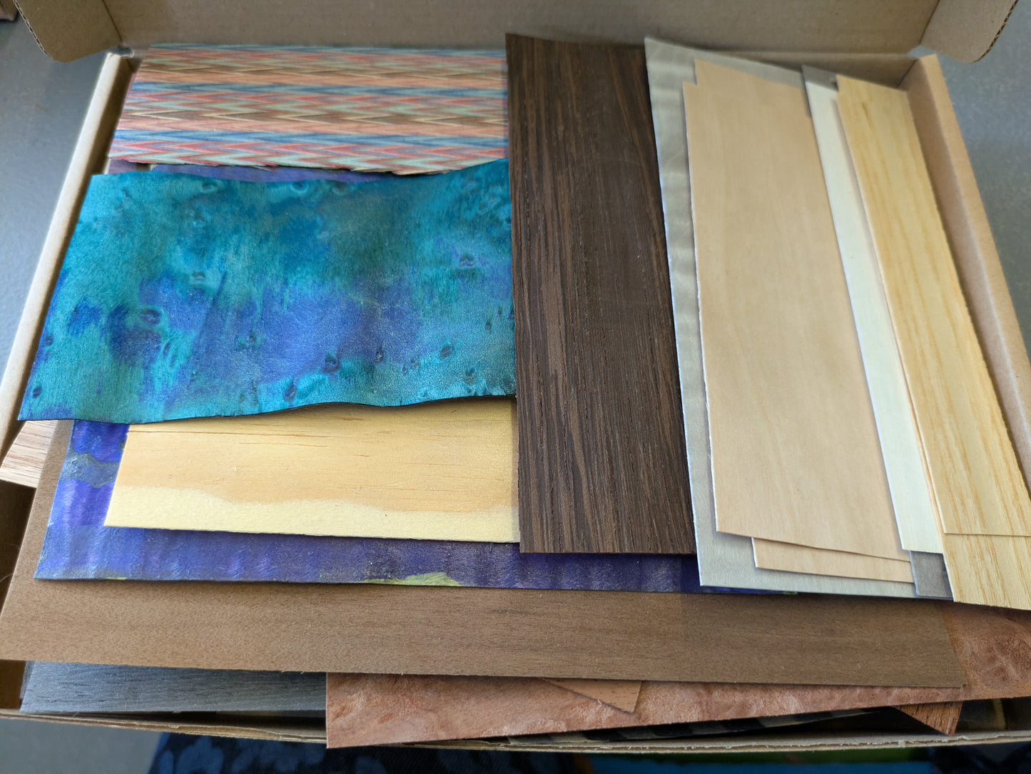 Studio destash, A5 box of wood veneer pieces 250g WV01