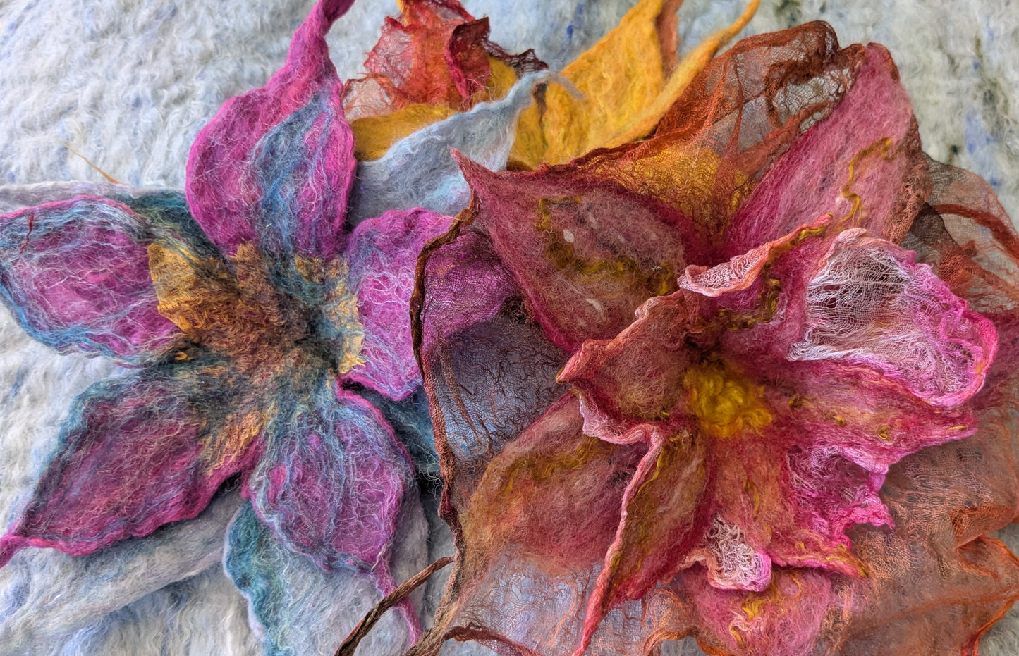 Nuno felt flower kit makes 3 flowers similar to second picture F12