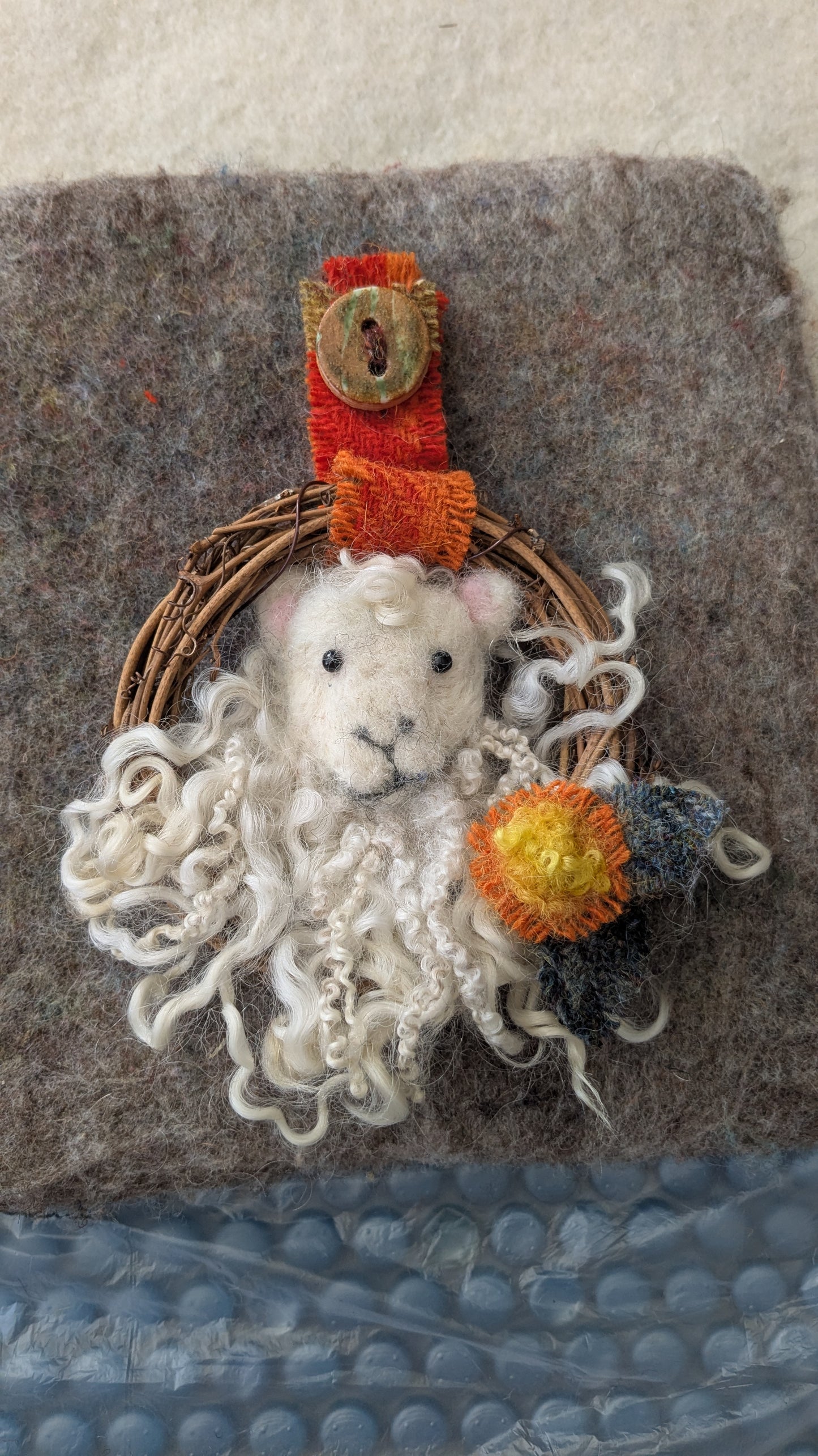 Mini needle felt sheep wreath kit shwr09
