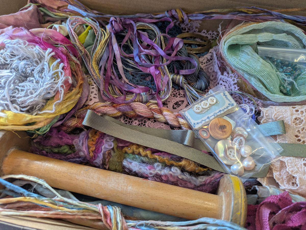 Large creativity stitch box with vintage XL bobbinCB03