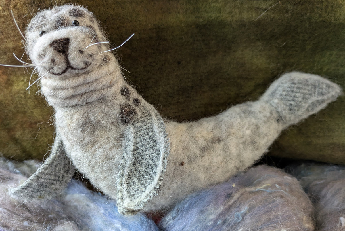 "Peek - a - boo Bernard" lux needle felting kit