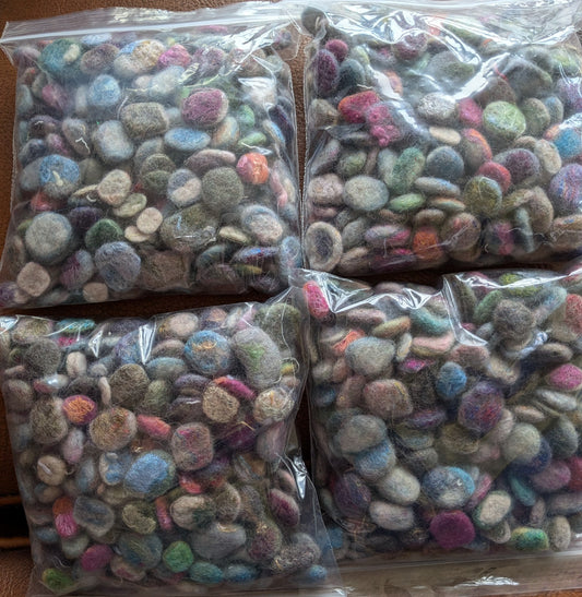 25g pebbles - mix of hand-dyed and natural fibres made into little pebbles - pebs12