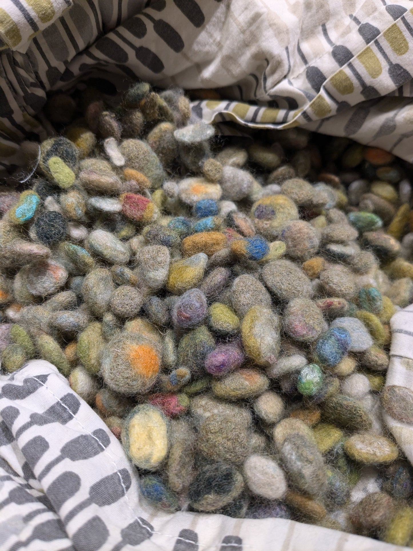 25g pebbles - mix of hand-dyed and natural fibres made into little pebbles - pebs13