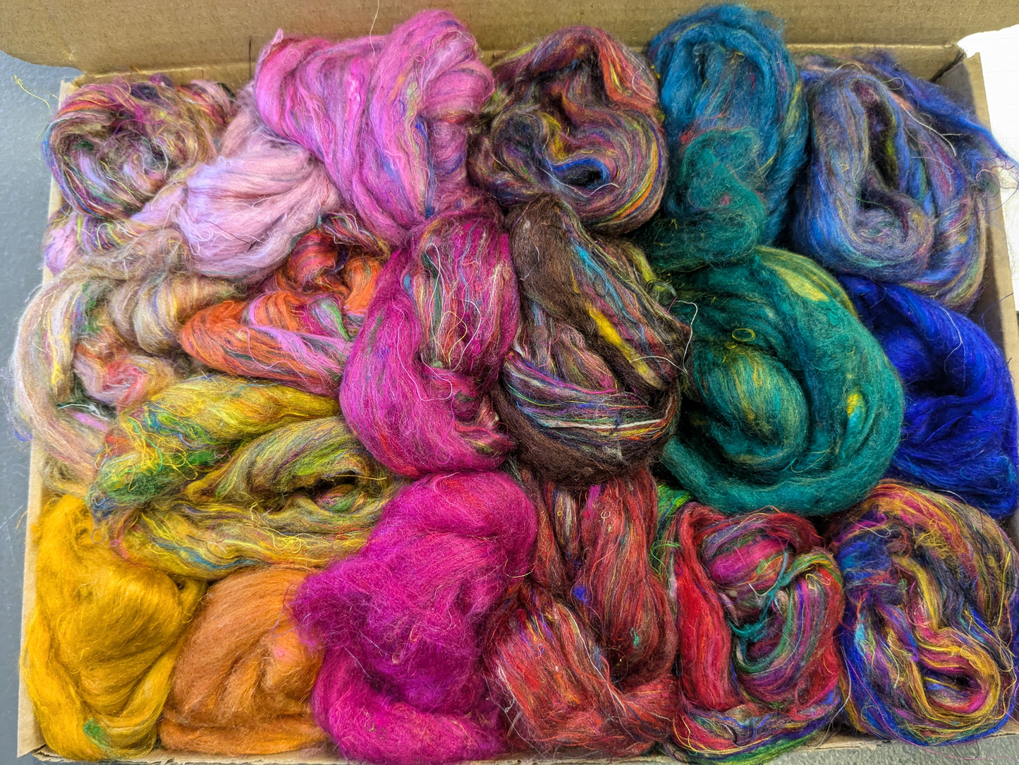 60g recycled sari silk fibre box 03