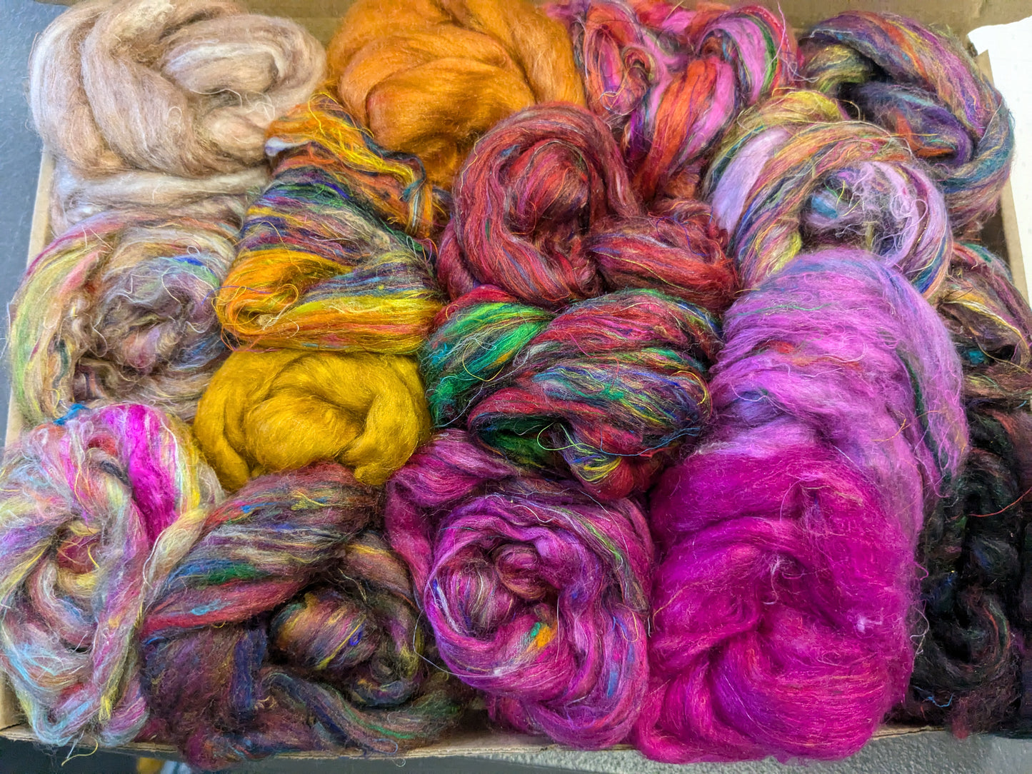 60g recycled sari silk fibre box 05