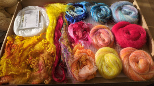 Nuno felt flower kit makes 3 flowers similar to second picture F17