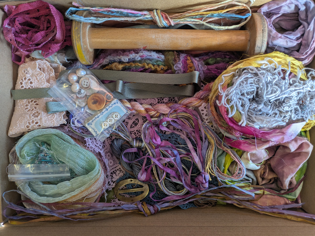 Large creativity stitch box with vintage XL bobbinCB03