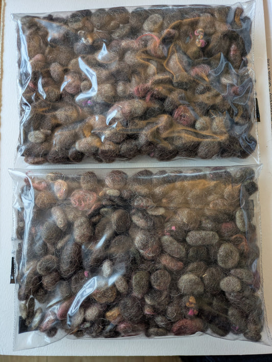 25g pebbles - mix of hand-dyed fibres made into little pebbles - pebs32