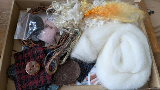 Mini needle felt sheep wreath kit shwr05