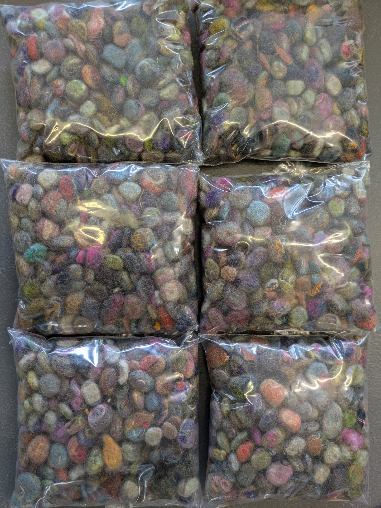 25g pebbles - mix of hand-dyed fibres made into little pebbles - pebs33