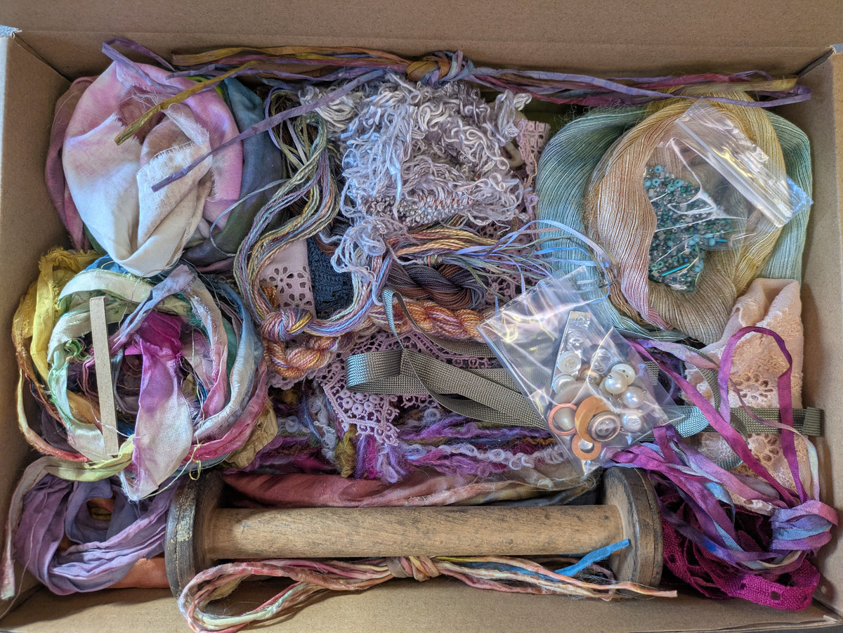 Large creativity stitch box with vintage XL bobbinCB01