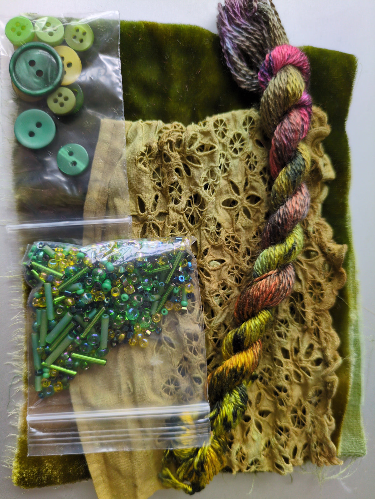 Mini creativity stitch packs , mix to experiment with CPY31